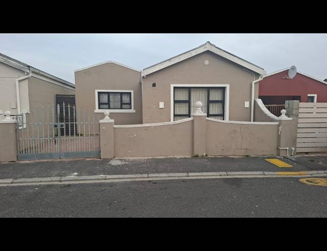 3 BEDROOM FREEHOLD FOR SALE IN WOODLANDS